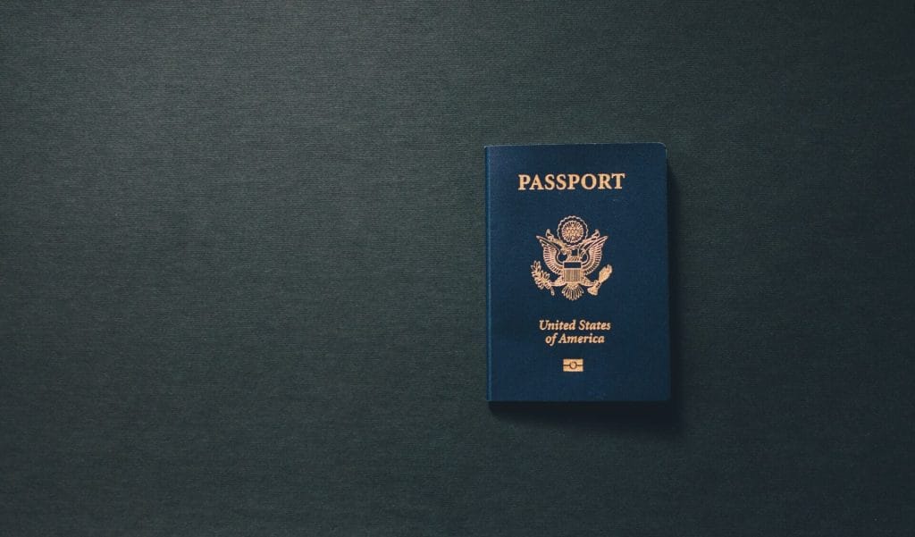 Este artículo habla sobre el Boletín de Visas. La imagen es acorde.
