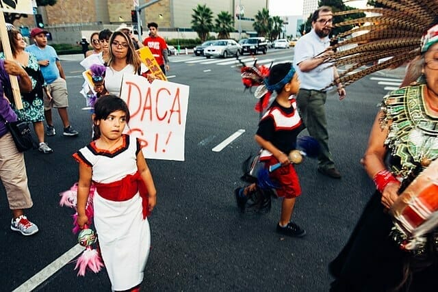 DACA Noticias: En esta nota informamos qué está pasando con el programa de protección a los Dreamers. La foto corresponde a una marcha en defensa de los inmigrantes.